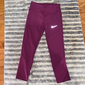 Magenta Nike cropped leggings